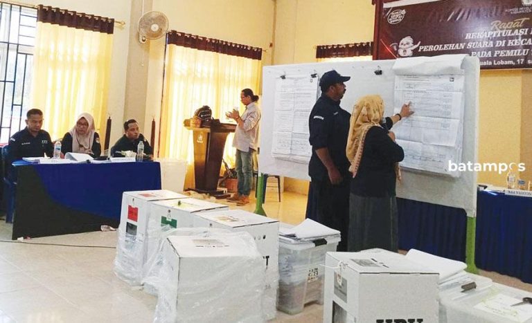 Rekapitulasi Surat Suara Pemilu 2024 di Seri Kuala Lobam Digesa; PPK Rampungkan 36 TPS, Masih Ada 15 TPS Lagi