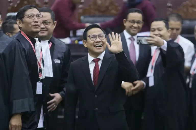 Gunakan Ponsel saat Sidang,  Cak Imin Kena Tegur Ketua MK