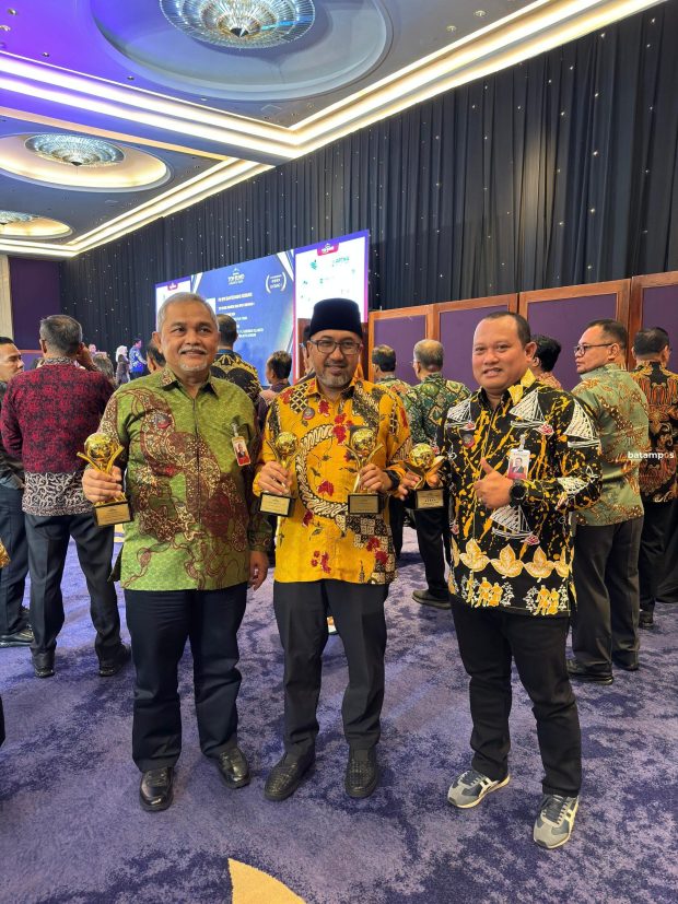 Gubernur Kepri H. Ansar Ahmad Kembali Raih  Penghargaan TOP Pembina BUMD 2024