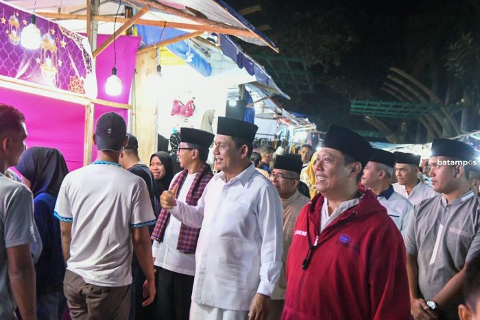 Gubernur Ansar Pimpin Doa Dalam Kegiatan Pembukaan Bazaar Ramadhan di Pamedan Tanjungpinang
