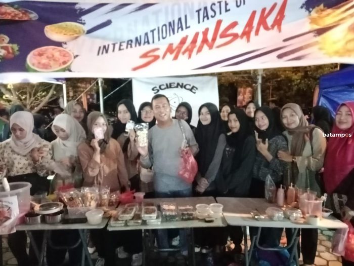3 Kelas IPA Smansaka Ujian Prakarya di Lapangan