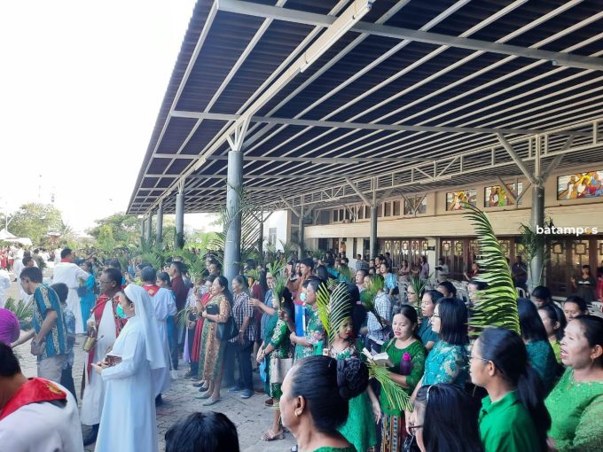 Perayaan Minggu Palma Berlangsung Aman dan Tertib di Gereja MBPA Sagulung