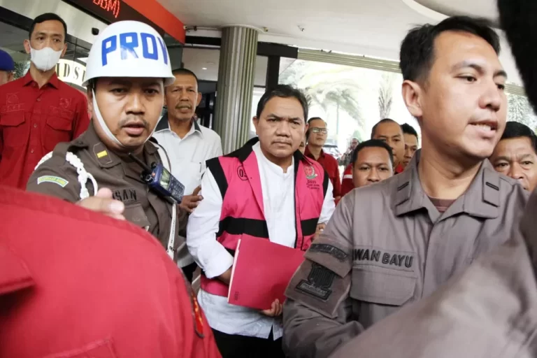 Achsanul Qosasi Didakwa Terima Suap Terkait Kasus BTS 4G Sebesar Rp 40 Miliar