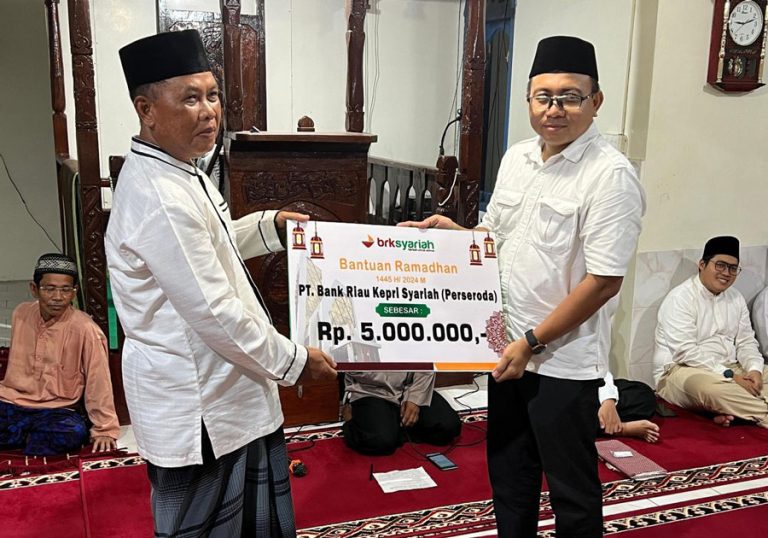 Tingkatkan Sarana, Masjid Al Huda Pian Padang Natuna Terima Dabamas BRK Syariah