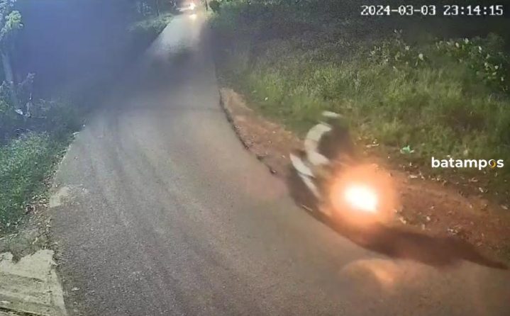 Pencuri Gasak Motor dari Teras Rumah