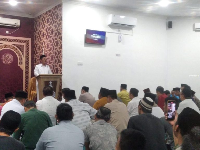 Gubernur Ansar Bersalawat Bersama Masyarakat Batam
