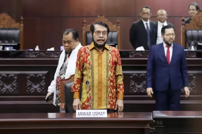 MKMK Kembali Jatuhkan Sanksi Anwar Usman Berupa Teguran Tertulis