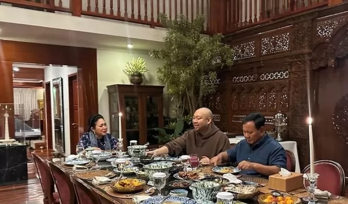 Prabowo Bagikan Foto Makan Bareng Titiek dan Didit Usai Buka Puasa Hari Pertama, Netizen Heboh