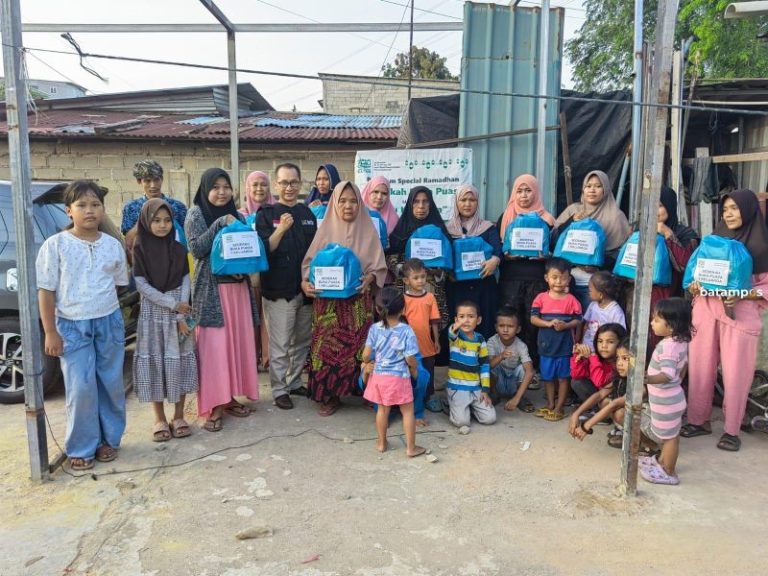 LAZ Batam Salurkan Puluhan Paket Buka Puasa 1 Keluarga