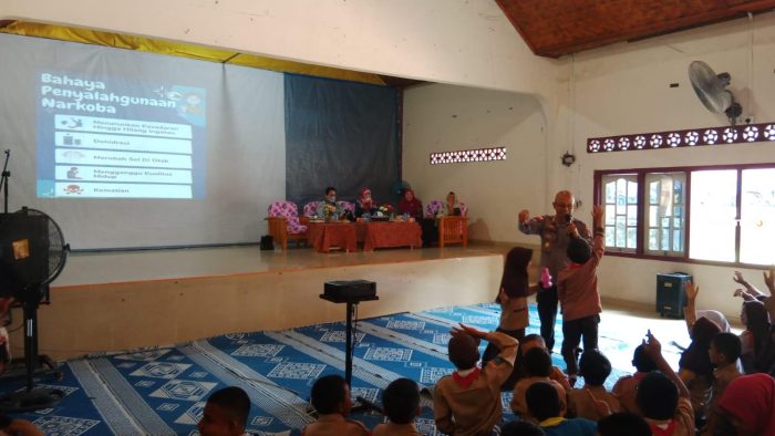 Cegah Bullying dan Bahaya Narkoba, Satbinmas Polres Sosialisasi di SDN 002
