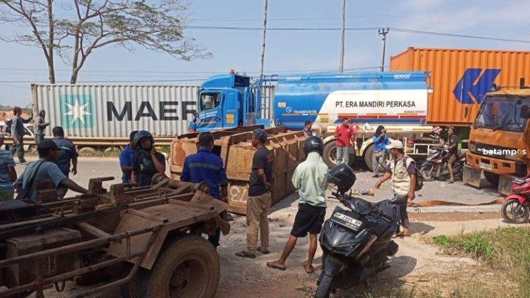 Tabrakan Beruntun di Kabil, Libatkan 4 Kendaraan