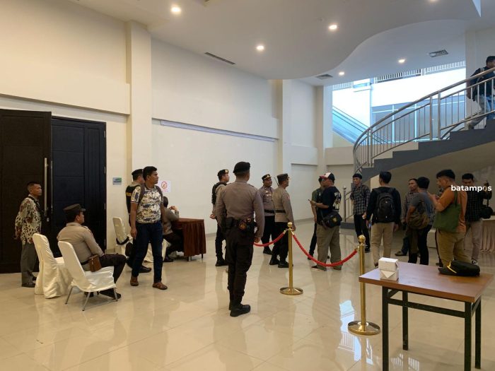 Wartawan Kesal, Tidak Boleh Masuk Ruang Rapat Pleno Rekapitulasi Pemilu Tingkat Kota Tanjungpinang
