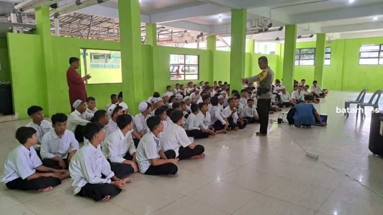 Sambangi Sekolah, Polsek Batuaji Sampaikan Pesan Kamtibmas Stop Bullying dan Perundungan