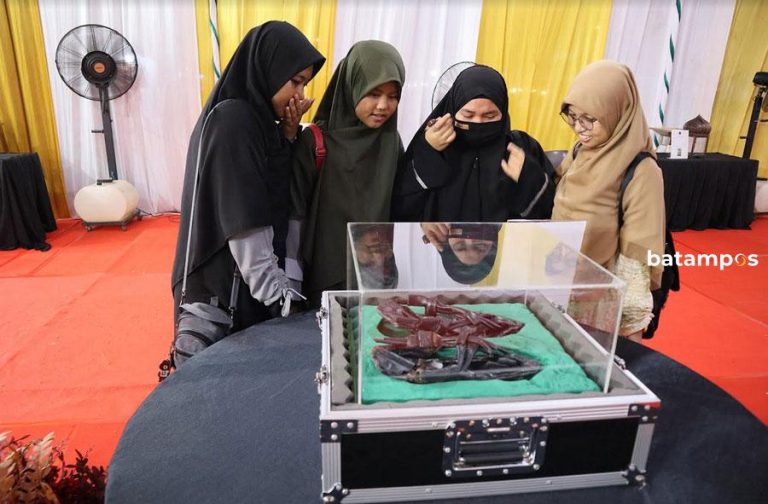 Artefak Nabi Muhammad SAW di Taman Dang Anom