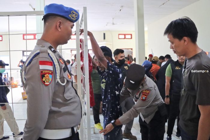 Cegah Peredaran Narkoba, Polisi Periksa Barang Bawaan Calon Penumpang Pelni di Kijang