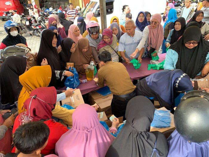 Serbu Pasar Murah, Warga Incar Beras SPHP, Cabai dan Minyak 
