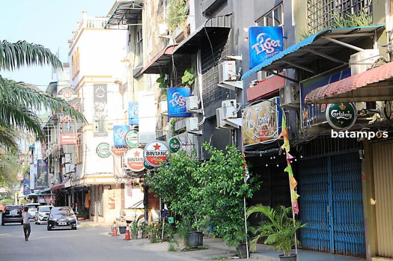 Selama Ramadan THM Tutup 3-2-3, Restoran Wajib Pasang Tirai