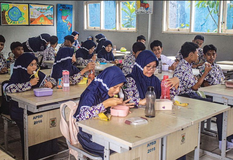 Simulasi Makan Siang Gratis, Siswa Senang, UMKM Kurang