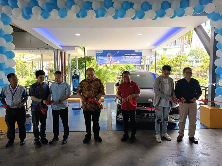 Mega Mall Batam Centre Hadirkan Blue Charge Self-Service Valet for Electric