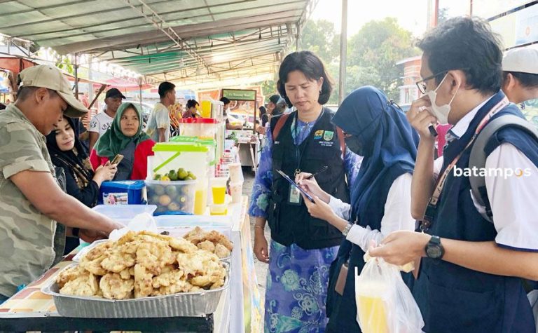 BPOM Sidak Takjil ke Pasar Mitra Raya 1