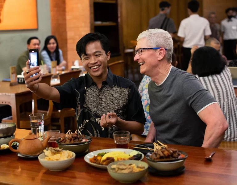 Jokowi Bertemu Bos Apple di Istana Hari Ini, Bahas Investasi di Indonesia