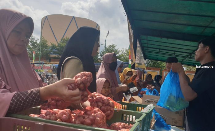 Warga Antusias Datangi Gerakan Pangan Murah di Kijang