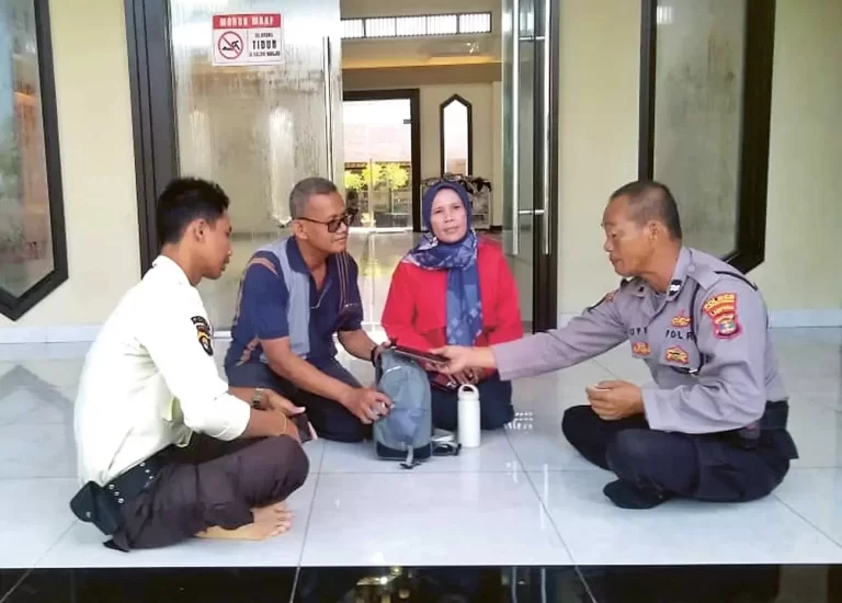 Cerita Polisi Berpangkat Aiptu Selamatkan Uang Rp 100 Juta Milik Pemudik Yang Tertinggal di Rest Area