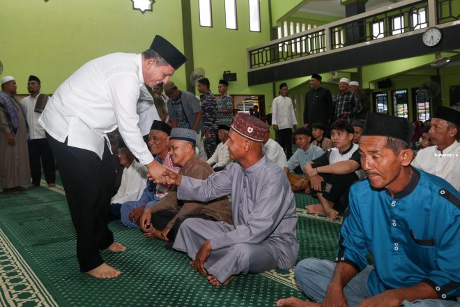Gubernur Ansar Menutup Safari Ramadhan 1445 H Dengan Berbuka Bersama di Masjid Al Aula Dabo Singkep