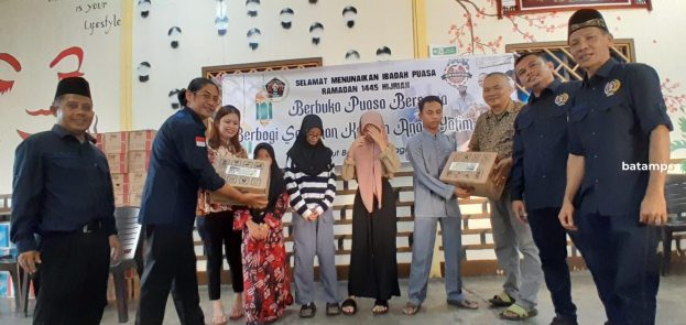 New Nusantara Coffeeshop & Seafood dan PWI Kabupaten Bintan Santuni Anak Yatim