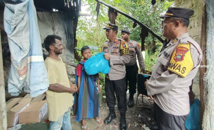Polisi Bantu Sembako dan Semen untuk Sri Hariyanto