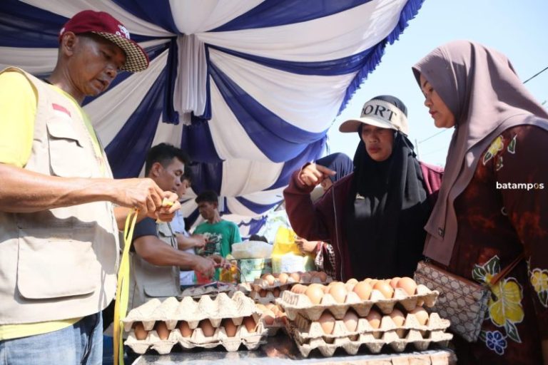 Operasi Pasar Murah Diserbu Warga Bengkong, Cabai dan Telur Cepat Habis