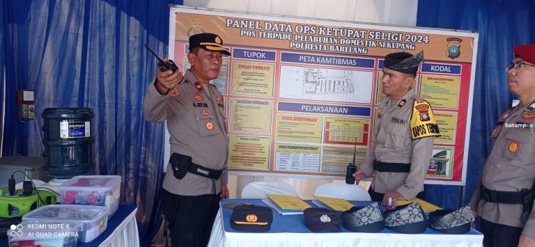 Kapolsek Sekupang Pastikan Kenyamanan dan Keselamatan Pemudik Saat Cek Pos Pelayanan Idul Fitri di Pelabuhan Domestik Sekupang