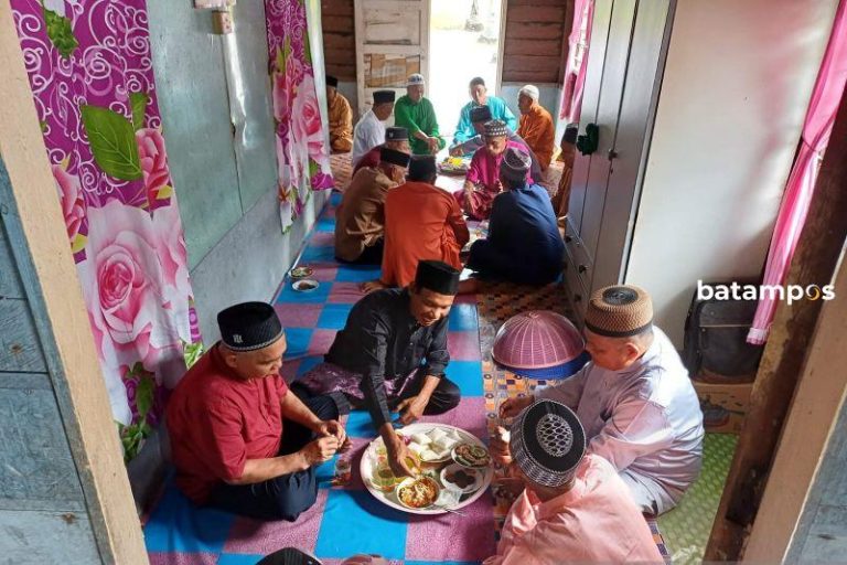 Tradisi Kenduri Idul Fitri Tetap Dipertahankan Warga Karimun