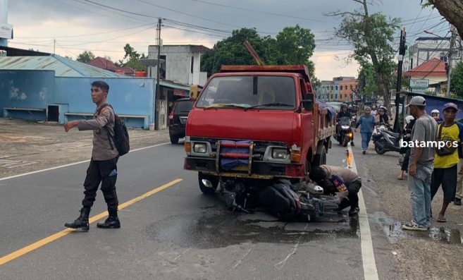 Motor Dilindas dan Terseret Lori, Pengendara Selamat
