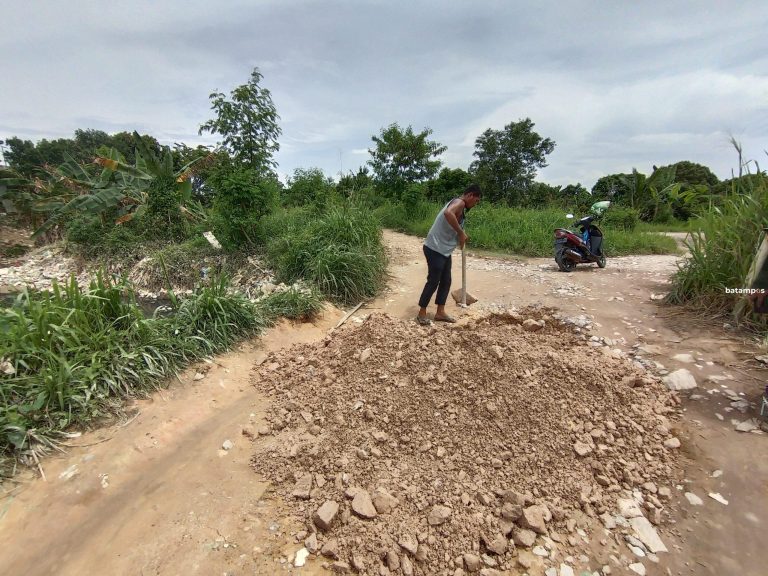 Diterjang Banjir, Gorong-gorong Amblas di Tanjunguncang