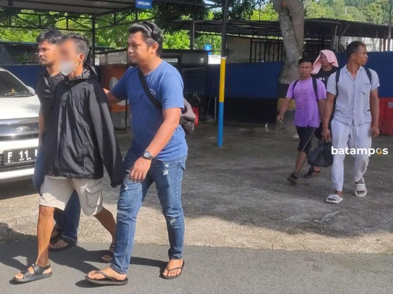 Ditpolairud Polda Kepri Menangkap Penyelundup Manusia