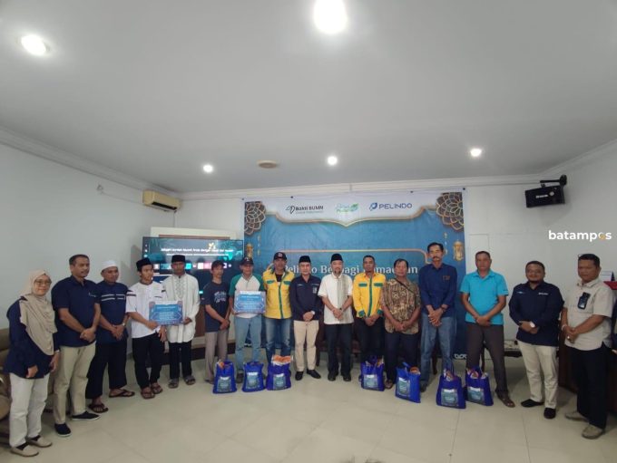 Pelindo Bagi Takjil, Paket Sembako hingga Satunan Anak Yatim