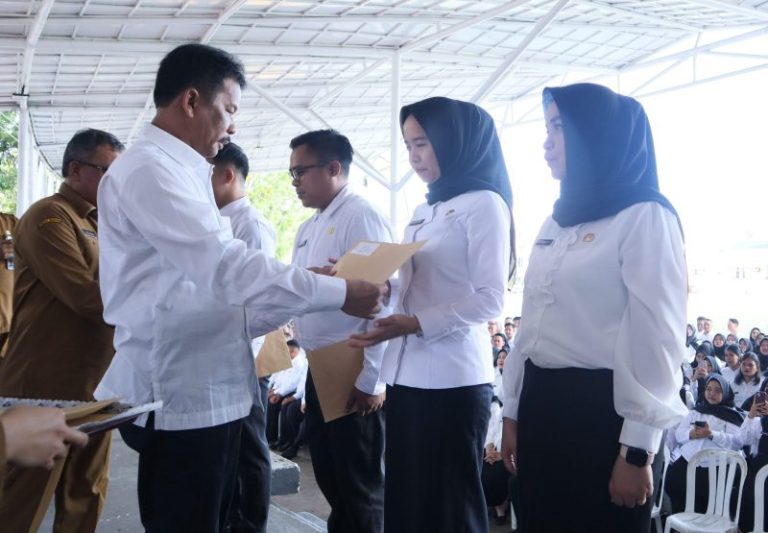 689 PPPK Pemko Batam Terima SK