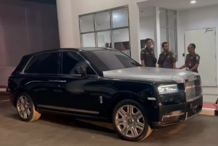 Kejagung Sita Dua Mobil Mewah dari Kediaman Suami Sandra Dewi