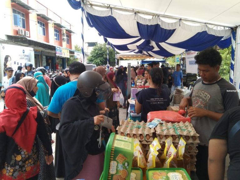 Hari Pertama Digelar, Masyarakat Batuaji Padati Operasi Pasar Murah