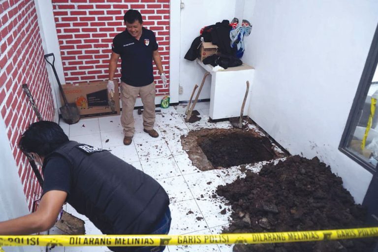 Dikubur, Dikeramik, Diduga Dipicu Uang Rp 300 Ribu