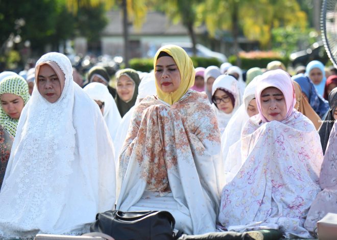 Gubernur Ansar Khatib Idul Fitri 1445 H di Daik Lingga, Anak Kepri Wajib Berbakti Kepada Kedua Orang Tua