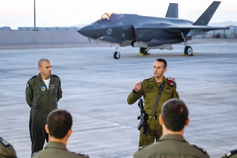 Hari Pertama Kerja, Jokowi Panggil Menteri Bahas Konflik Timur Tengah