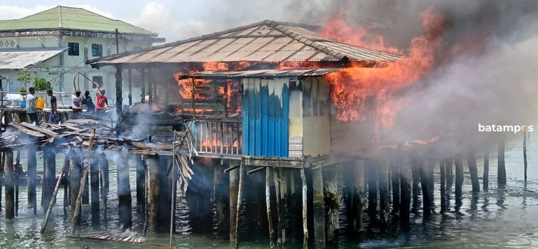 Satu Unit Rumah Ludes Terbakar di Belakang Padang