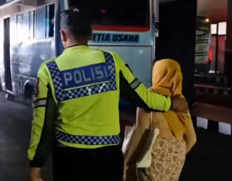 Viral Ibu yang Mengaku Diusir Anaknya, Begini Tanggapan Netizen