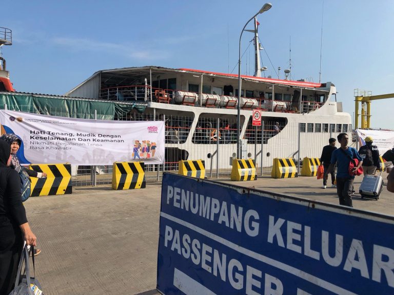 Akhir Pekan Pelabuhan Roro Telaga Punggur Mulai Dipadati Pemudik