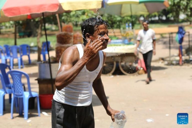 Gelombang Panas Terjang Asia, Sekolah Ditutup