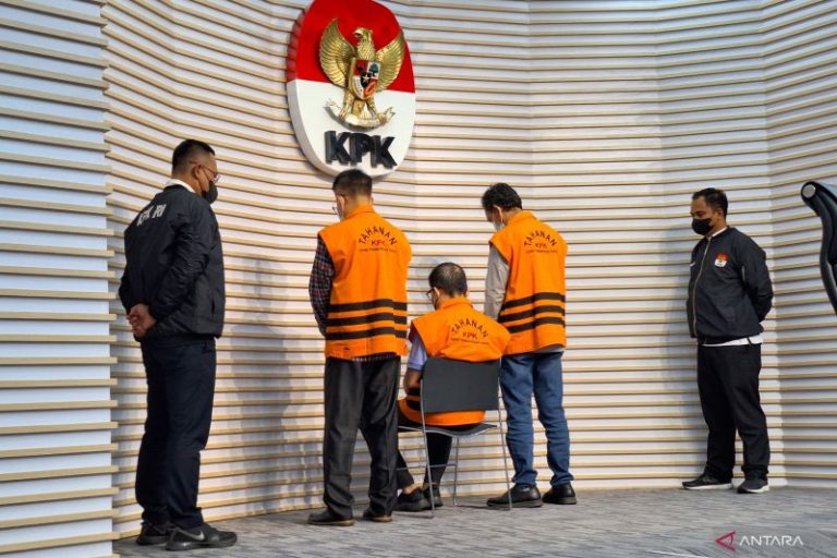 3 Tersangka Korupsi Pengadaan Lahan PTPN XI  Ditahan KPK