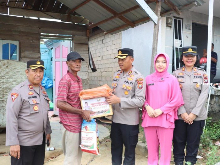 Kapolda Kepri Salurkan Bantuan untuk Korban Puting Beliung