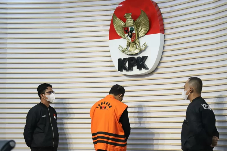 Diperiksa 8 Jam, KPK Tahan Mudhlor